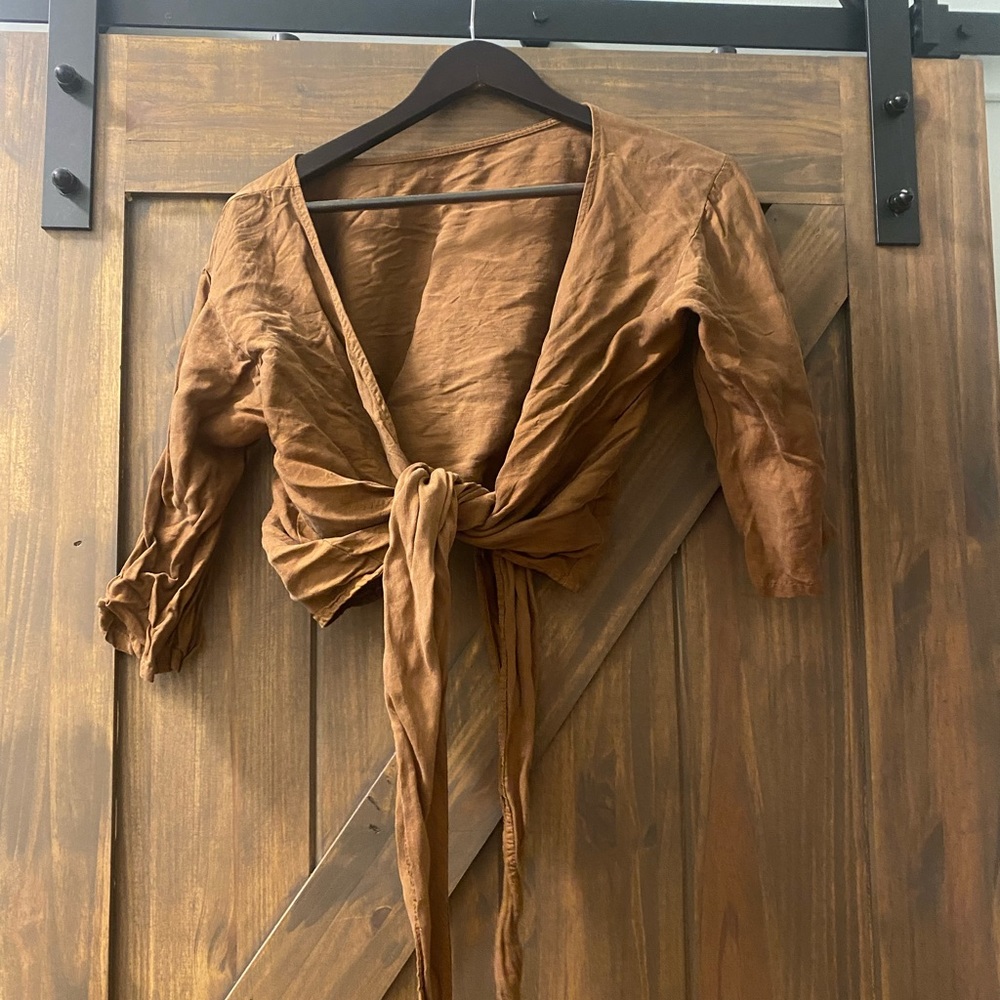 Free label reversible wrap top